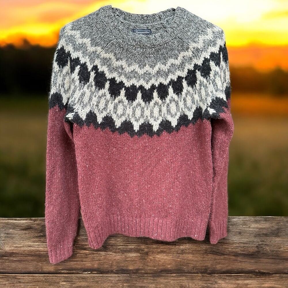 NWT Abercrombie and Fitch Soft Cotton Blend Crewneck Sweater Size Small